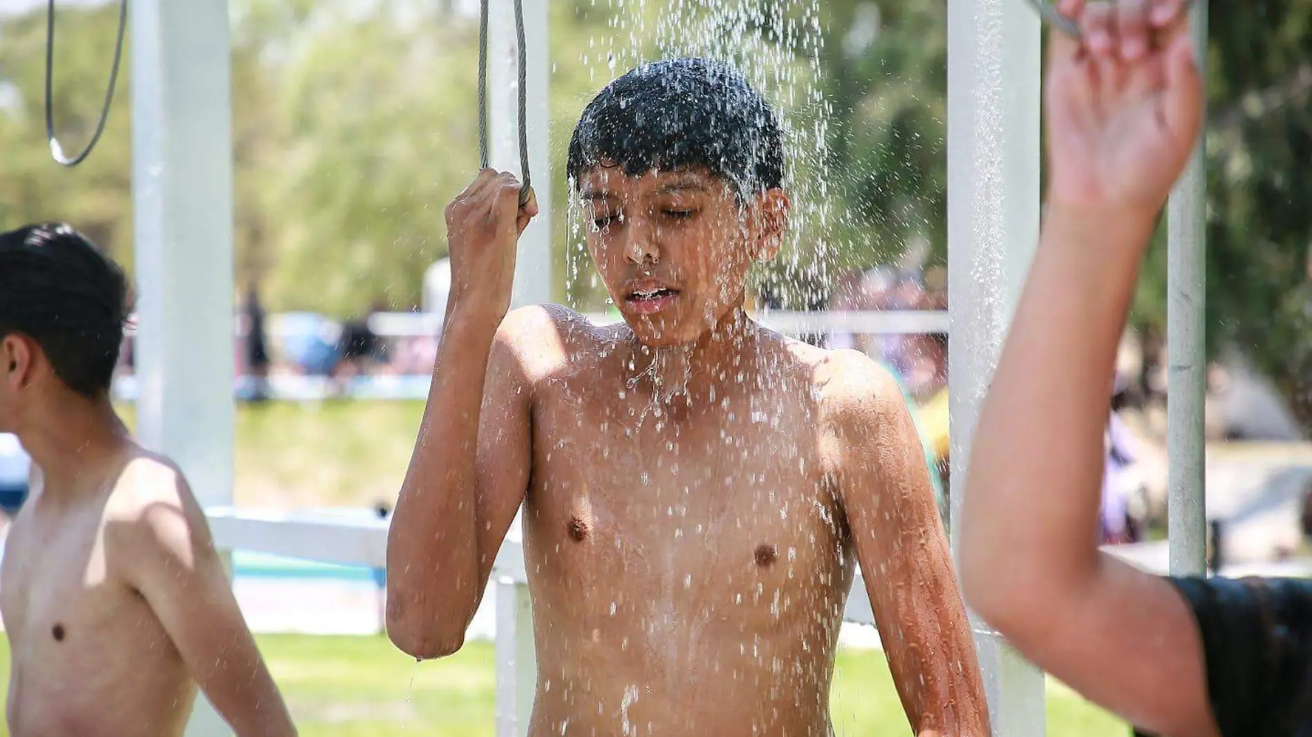 El intenso calor atrae visitantes a Playa Dalila